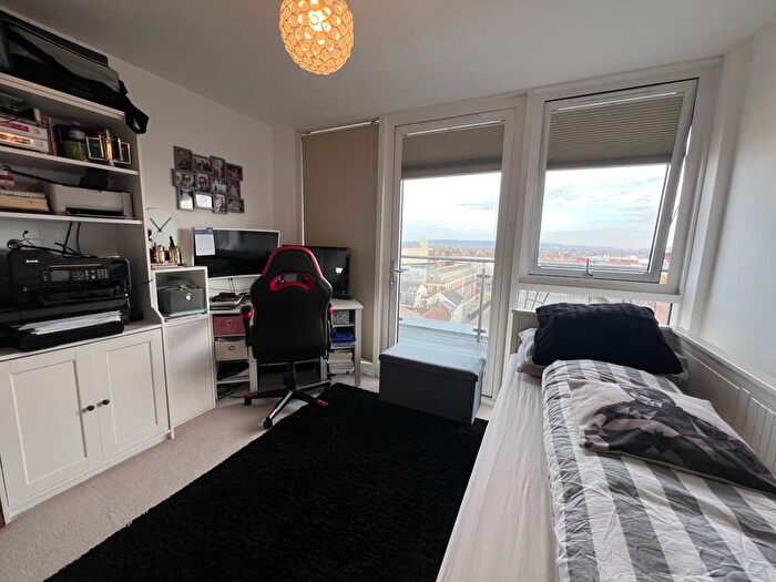 3 Bedroom Flat To Rent In Great Western Street, Aylesbury, HP20