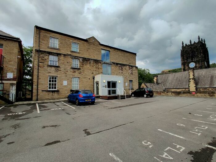 2 Bedroom Flat To Rent In Berwick Street, Causeway House Berwick Street, HX1