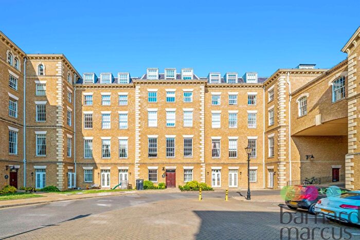 2 Bedroom Flat For Sale In Royal Drive, London, N11