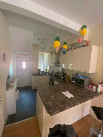 6 Bedroom Terraced House To Rent In Albion Road, Fallowfield, M14