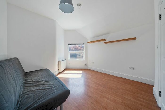 Studio To Rent In Tetherdown, Muswell Hill, London, N10