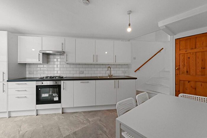 2 Bedroom End Of Terrace House For Sale In Queenstown Road, London, SW8