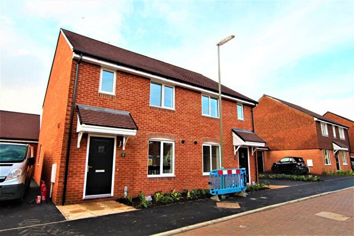 3 Bedroom Semi-Detached House To Rent In West End, GU24