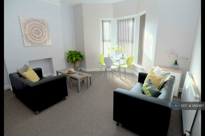 1 Bedroom Flat To Rent In Clytha Square, Newport, NP20