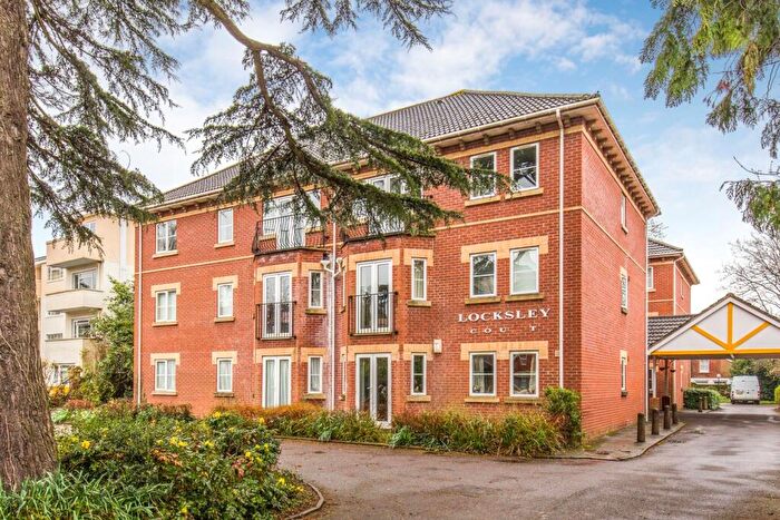 2 Bedroom Apartment For Sale In Archers Road, Southampton, Hampshire, SO15