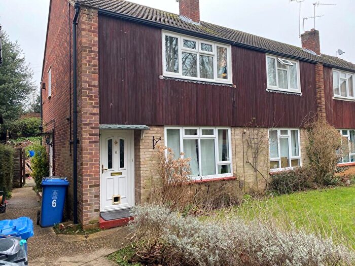 2 Bedroom Flat To Rent In Langton Close, Maidenhead, SL6