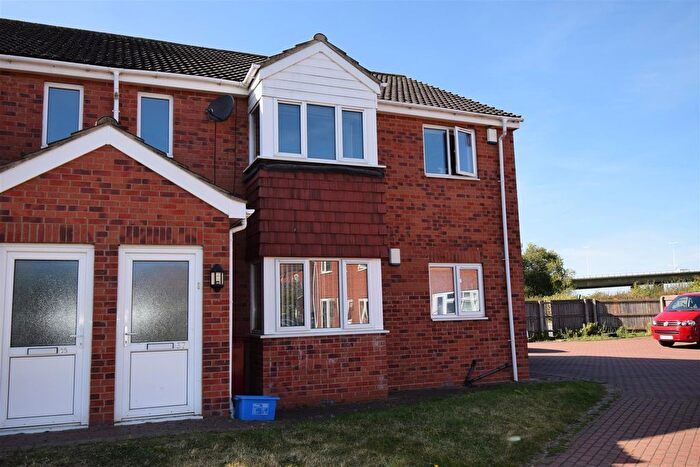 2 Bedroom Flat To Rent In Pine Park, Barton-Upon-Humber, DN18