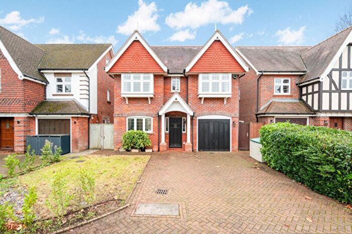 6 Bedroom Detached House To Rent In Wagtail Walk, Beckenham, BR3