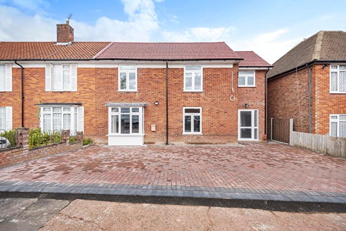 3 Bedroom Flat To Rent In Stanmore, Harrow, HA7