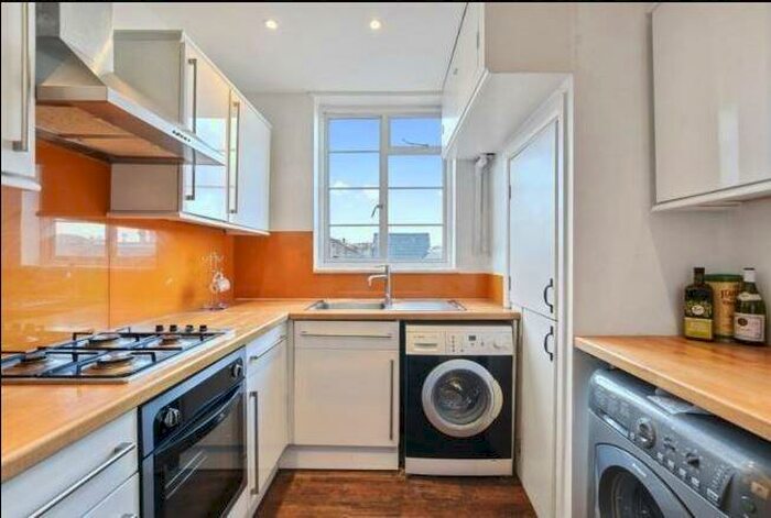 3 Bedroom Apartment To Rent In Broadway Court, Crouch End Hill, Haringey, London, N8