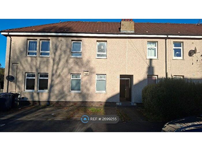 3 Bedroom Flat To Rent In Bruce Road, Paisley, PA3