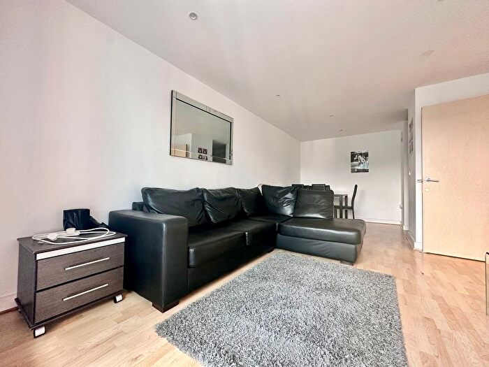 3 Bedroom Flat To Rent In Western Gateway, London, E16