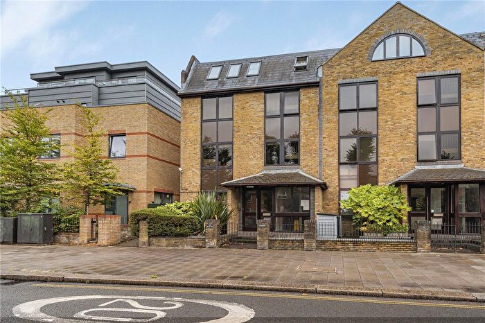 1 Bedroom Flat For Sale In St Johns Road, Isleworth, TW7
