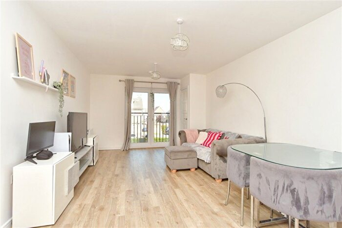 2 Bedroom Flat For Sale In Rapson End, Sittingbourne, Kent, ME10