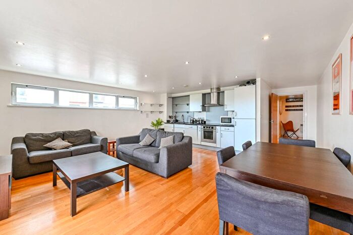 2 Bedroom Flat To Rent In Southgate Road, De Beauvoir Town, London, N1