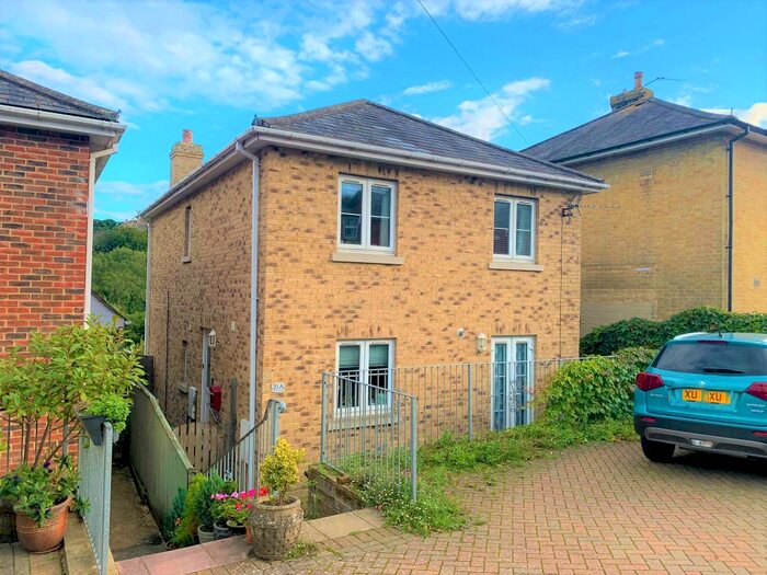 3 Bedroom Detached House To Rent In Clatterford Road, Newport, PO30