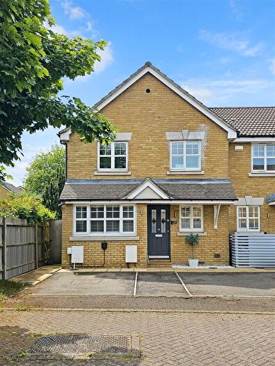 3 Bedroom End Terrace House For Sale In Greenwood Gardens, Shenley, WD7