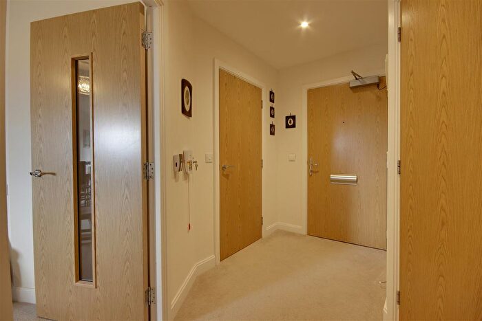 1 Bedroom Flat For Sale In Field Close, Cottingham, HU16