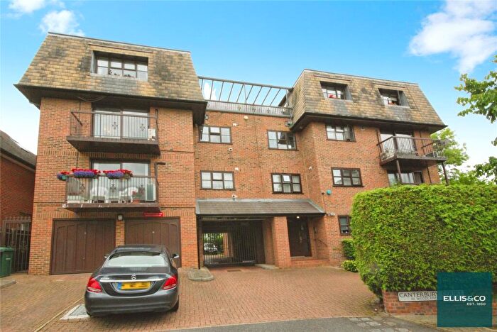 2 Bedroom Apartment For Sale In Woodlands, Golders Green, NW11
