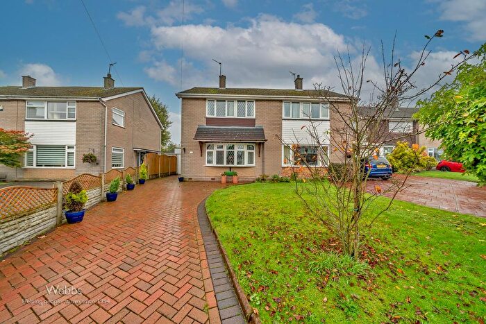 3 Bedroom Semi-Detached House For Sale In Kingsway, Essington, Wolverhampton, WV11