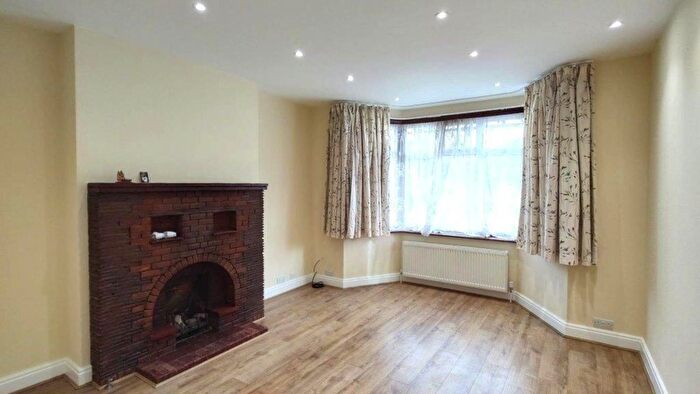 4 Bedroom Semi-Detached House To Rent In Manor Park Gardens, Edgware, HA8