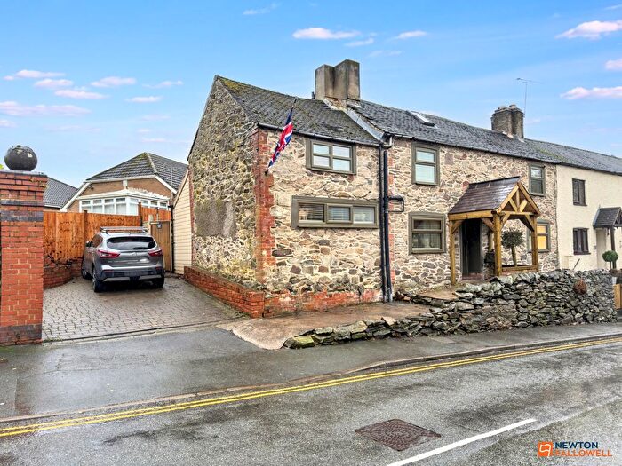 3 Bedroom Semi Detached House For Sale In Castle Street, Whitwick, LE67