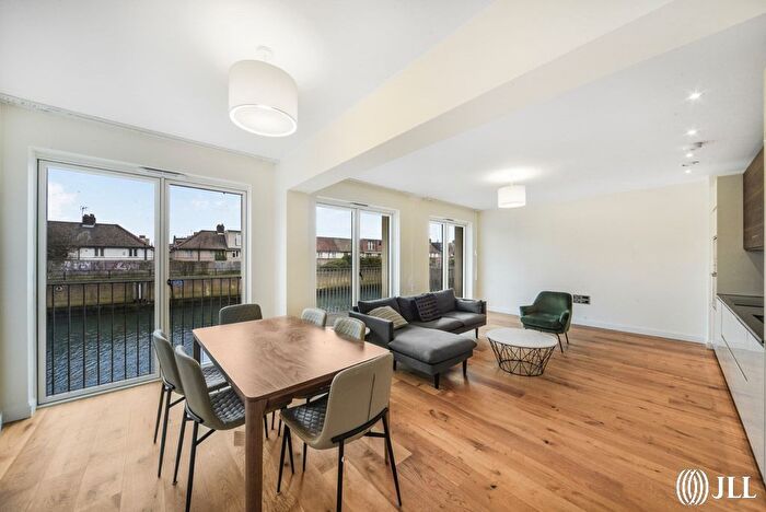 3 Bedroom Flat To Rent In Copperworks Wharf, London, E15