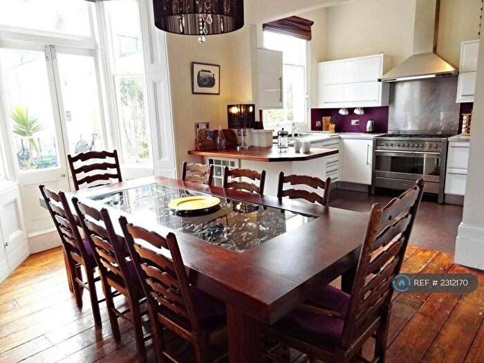 3 Bedroom Maisonette To Rent In Hova Villas, Hove, BN3