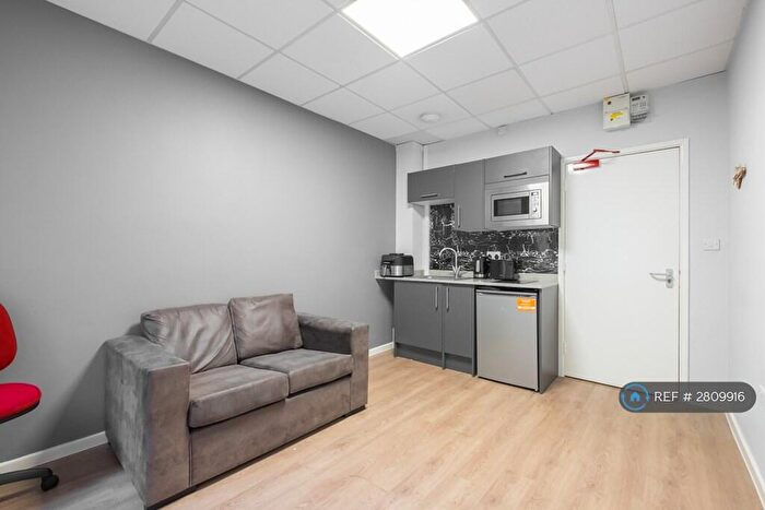 1 Bedroom Flat To Rent In Stile Common Road, Huddersfield, HD4