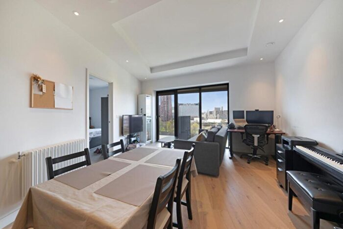 1 Bedroom Apartment To Rent In Modena House, London City Island, London, E14