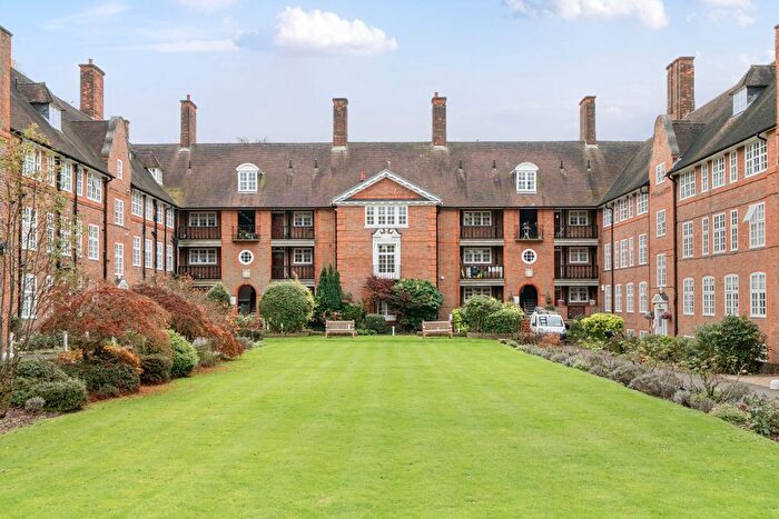 2 Bedroom Flat To Rent In Hampstead Way, London, NW11