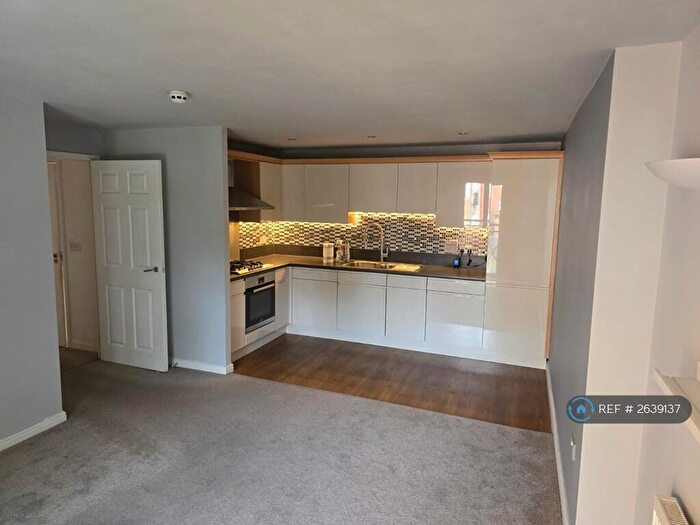 2 Bedroom Flat To Rent In Honeywell Close, Oadby, Leicester, LE2