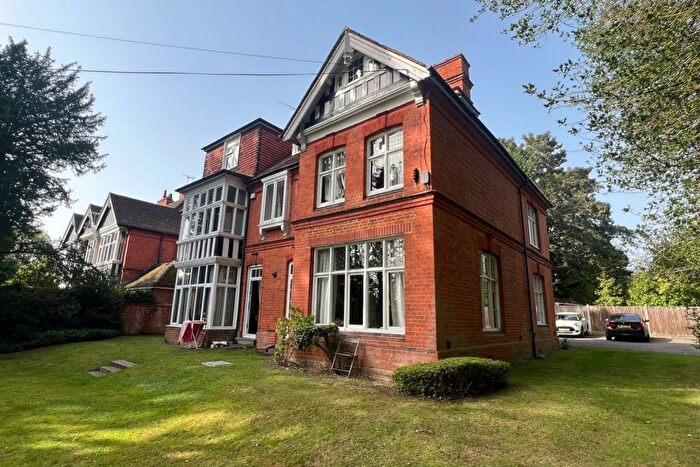 2 Bedroom Flat To Rent In Kinburn Drive Egham Hill, Egham, Surrey, TW20