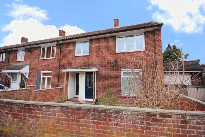 3 Bedroom End Of Terrace House To Rent In Shelly Avenue, Bracknell, RG12