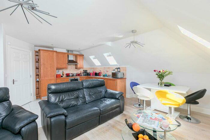 1 Bedroom Flat For Sale In Maddox Drive, Crawley, RH10