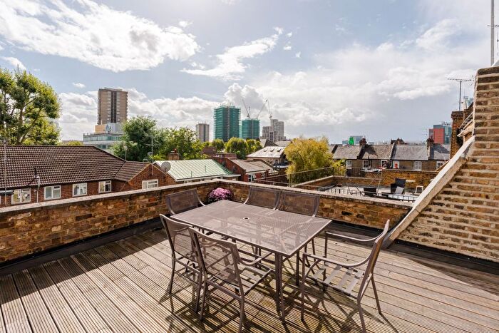 2 Bedroom Flat For Sale In Oxford Gardens, London, W10