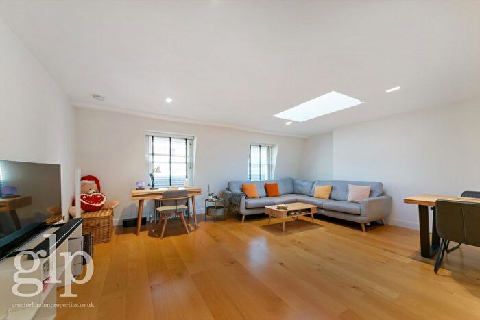 2 Bedroom Flat To Rent In Catherine Street, Covent Garden, WC2B