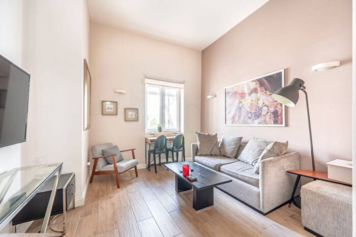 1 Bedroom Flat To Rent In Westbourne Gardens, Bayswater, London, W2