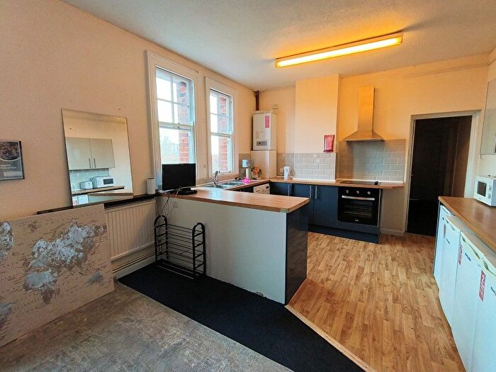 6 Bedroom Flat To Rent In Aylward Street, Portsmouth, PO1