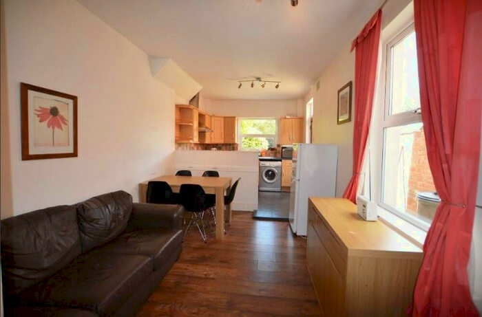 5 Bedroom Terraced House To Rent In Abington Avenue, Abington, Northampton, NN1