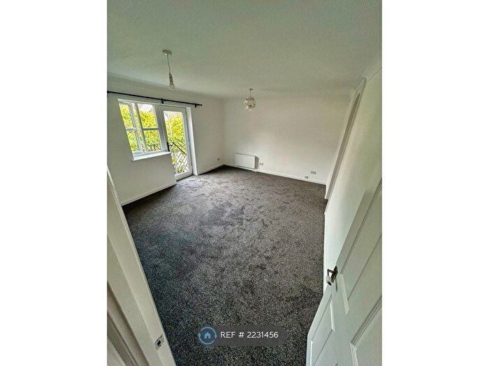 2 Bedroom Flat To Rent In Anthony Road, Borehamwood, WD6