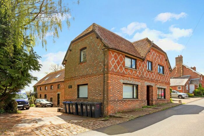 3 Bedroom Flat To Rent In Farm Lane, Great Bedwyn, Marlborough, SN8