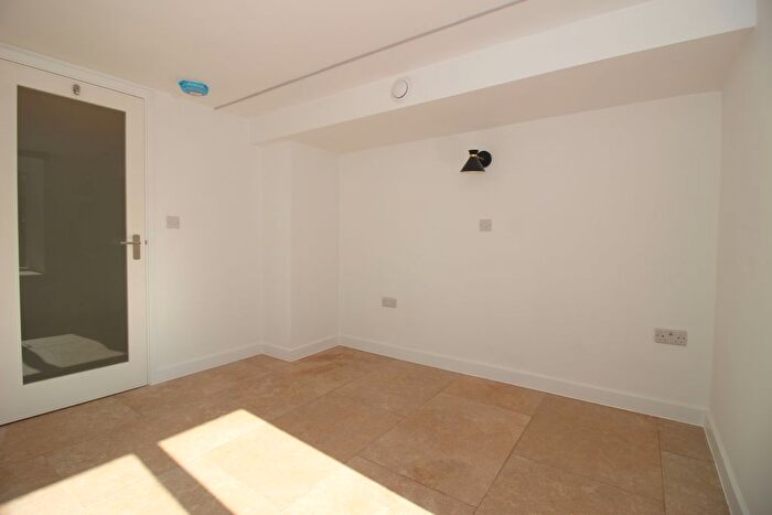1 Bedroom Flat To Rent In The Old Malthouse, Level, Clarence Street, Bath, BA1