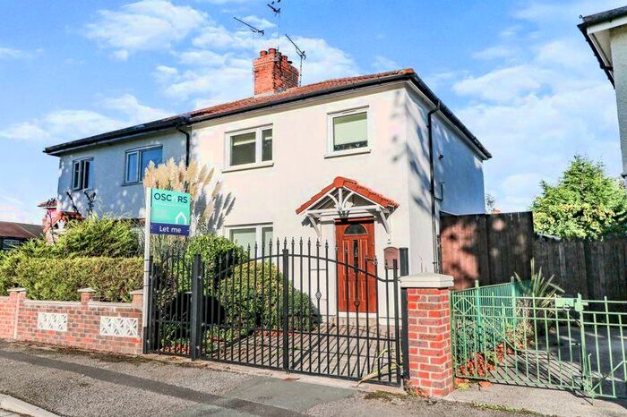 3 Bedroom Semi-Detached House To Rent In The Greenway, West Hull, HU4