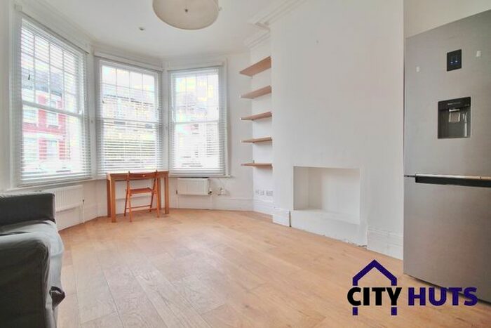 5 Bedroom Flat To Rent In Carlingford Road, London, N15