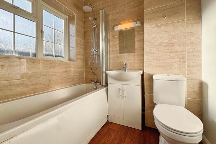 4 Bedroom Link Detached House To Rent In Bedfordshire Way, Wokingham, RG41