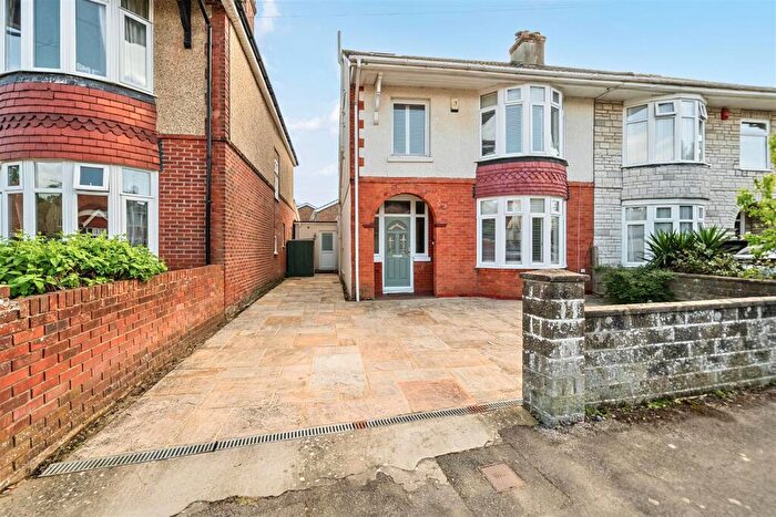 4 Bedroom Semi Detached House For Sale In Grove Avenue, Gosport, PO12