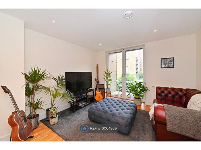 2 Bedroom Flat To Rent In Birkdale House, London, E14