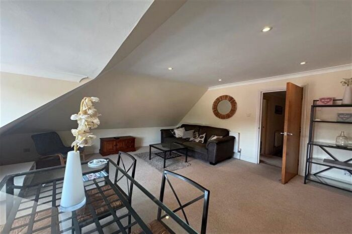 2 Bedroom Flat To Rent In Studland Road, Westbourne, Bournemouth, BH4