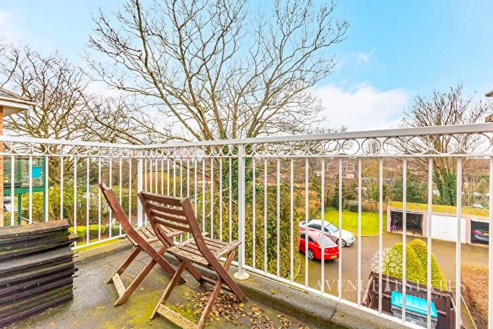 2 Bedroom Apartment For Sale In Wellington Road, Bournemouth, Dorset, BH8
